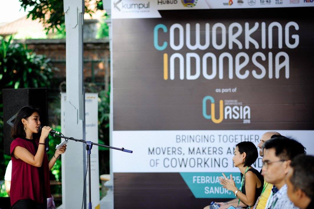woman holding a speech at the cuasia 2016 event