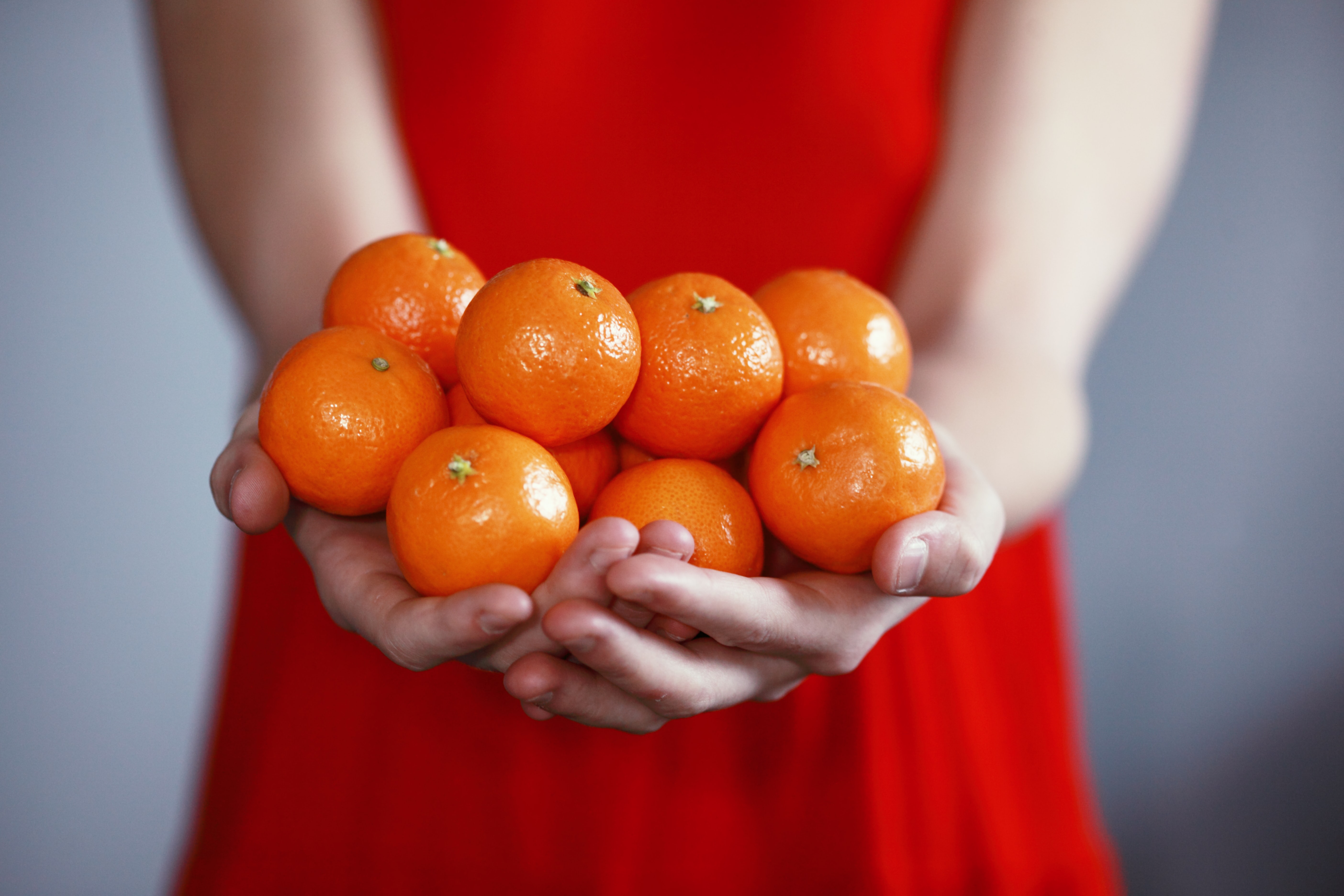 woman holding oranges