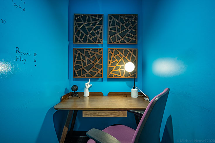 Cahoots desk